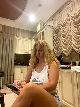 Snapshot of Amazoniiaa chatting on 09-15-25, 05:02 Amazoniiaa online show from 09-15-25, 05:02