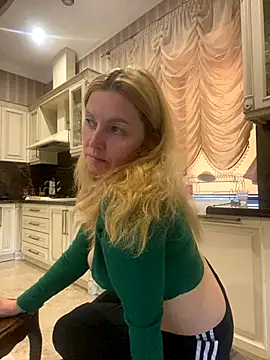 Snapshot of Amazoniiaa chatting on 10-19-25, 11:02 Amazoniiaa online show from 10-19-25, 11:02