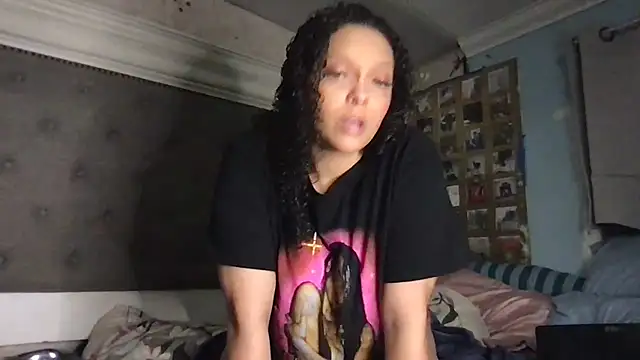 LuLuValenttine101 online show from 04-01-26, 08:48