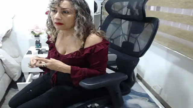 Snapshot of jesy_hot chatting on 05-12-26, 10:16 jesy hot online show from 05-12-26, 10:16