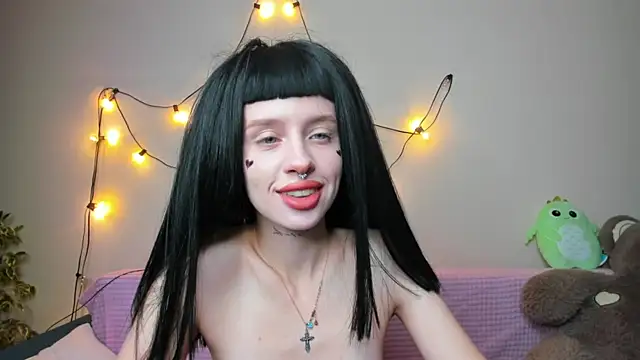 Snapshot of FlowerOfSin2001 chatting on 09-19-25, 04:44 FlowerOfSin2001 online show from 09-19-25, 04:44