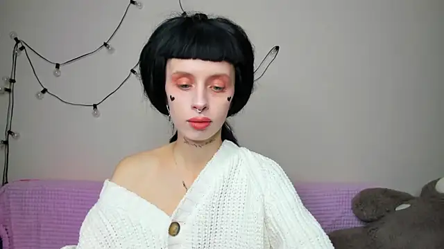 Snapshot of FlowerOfSin2001 chatting on 10-10-25, 02:51 FlowerOfSin2001 online show from 10-10-25, 02:51