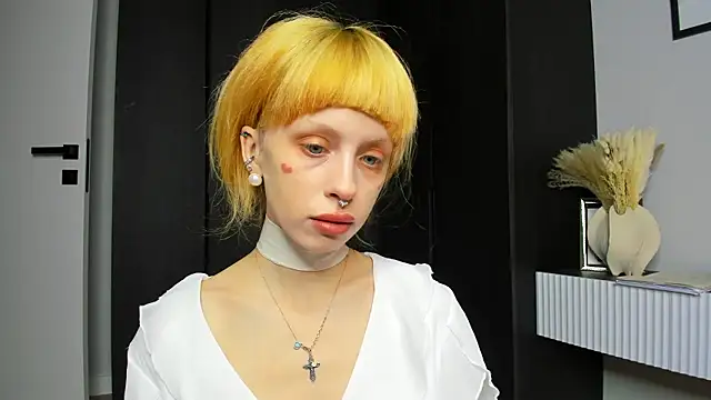 Snapshot of FlowerOfSin2001 chatting on 03-01-26, 05:46 FlowerOfSin2001 online show from 03-01-26, 05:46