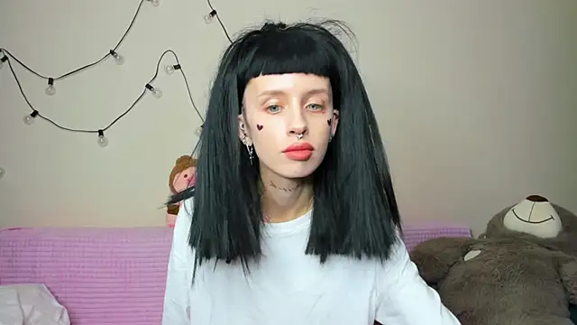 Snapshot of FlowerOfSin2001 chatting on 10-08-25, 04:19 FlowerOfSin2001 online show from 10-08-25, 04:19