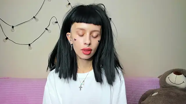 Snapshot of FlowerOfSin2001 chatting on 10-07-25, 03:57 FlowerOfSin2001 online show from 10-07-25, 03:57