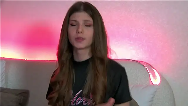 Snapshot of AudreyBarlow chatting on 03-18-25, 03:44 AudreyBarlow online show from 03-18-25, 03:44