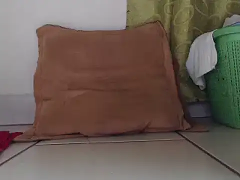 Snapshot of Squirtkat chatting on 02-13-25, 12:02 Squirtkat online show from 02-13-25, 12:02