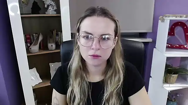 Zoey Erotic online show from 10-21-25, 04:34