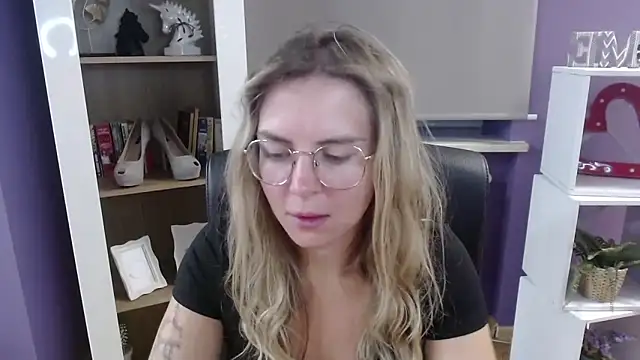 Zoey Erotic online show from 09-24-25, 04:30