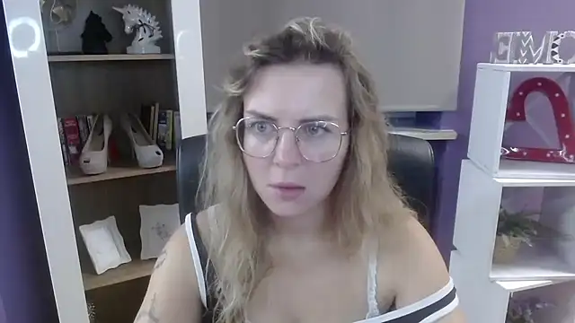 Zoey Erotic online show from 09-11-25, 04:23