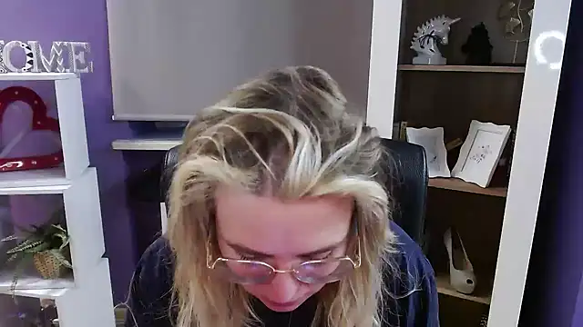 Zoey Erotic online show from 02-19-26, 05:48