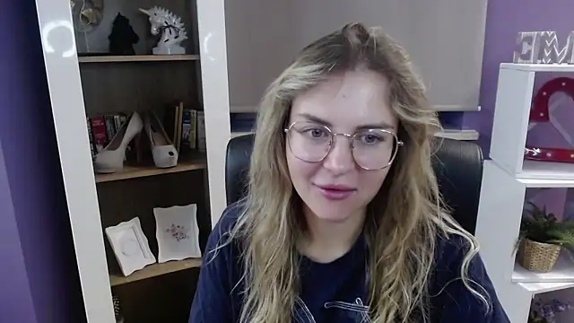 Zoey Erotic online show from 09-19-25, 04:27