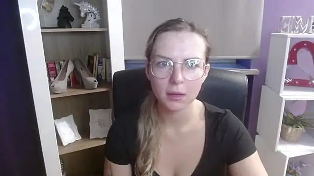 Zoey Erotic online show from 09-15-25, 04:24