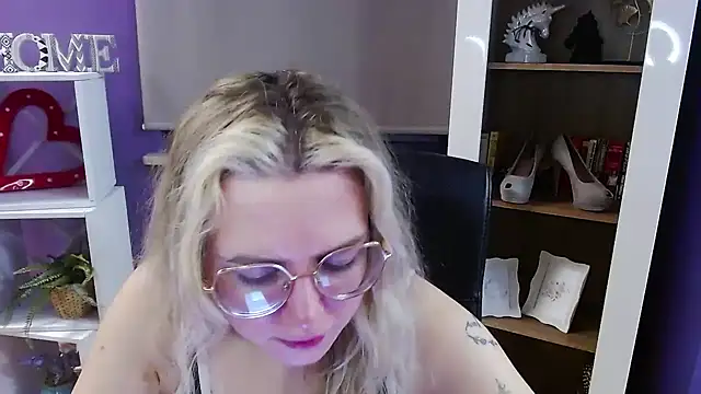 Zoey Erotic online show from 02-24-26, 05:41