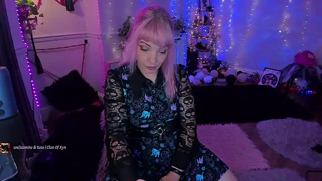 Snapshot of AliceW0lf chatting on 09-22-25, 08:26 AliceW0lf online show from 09-22-25, 08:26