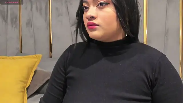 Snapshot of Sariitaa_ chatting on 10-12-25, 11:44 Sariitaa online show from 10-12-25, 11:44