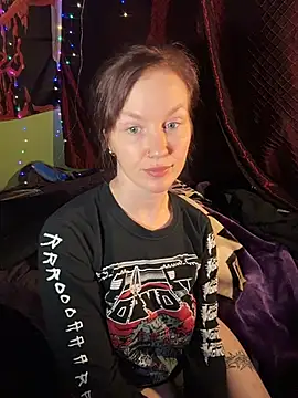 courtneyoccult online show from 11-07-25, 07:13