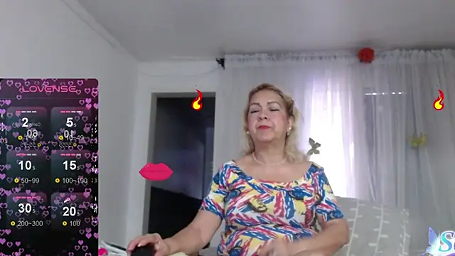 Snapshot of linapalacios chatting on 02-21-26, 11:45 linapalacios online show from 02-21-26, 11:45