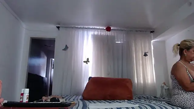 Snapshot of linapalacios chatting on 01-17-26, 05:38 linapalacios online show from 01-17-26, 05:38