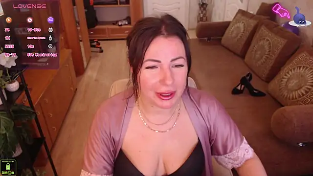 LauraClarck online show from 04-12-26, 05:11