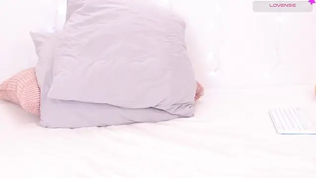 Lily minx online show from 01-14-26, 03:10