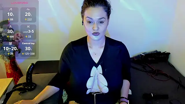 Snapshot of Laura_sinner chatting on 06-18-26, 04:23 Laura sinner online show from 06-18-26, 04:23