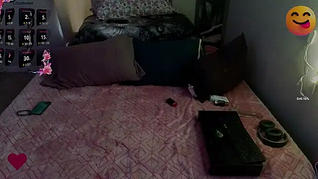 Jessie Holmes online show from 01-10-26, 01:17