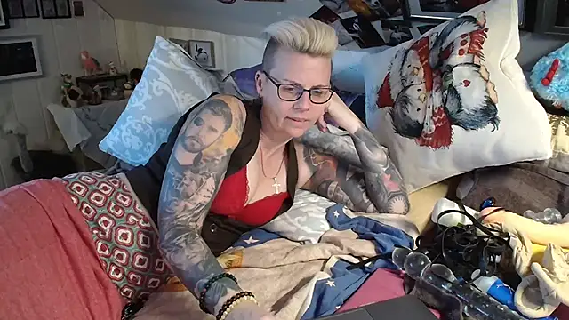 Snapshot of MaryG chatting on 02-24-25, 02:48 MaryG online show from 02-24-25, 02:48