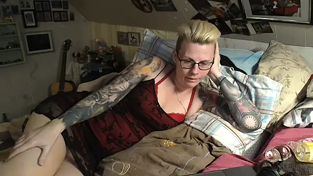 Snapshot of MaryG chatting on 01-30-25, 05:17 MaryG online show from 01-30-25, 05:17