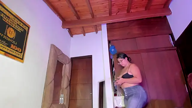 GiselReyes online show from 11-20-25, 03:51