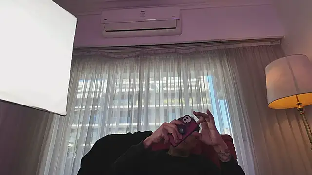 Elnonoykeila77 online show from 05-18-26, 04:34