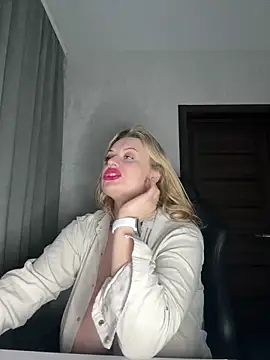 Snapshot of Evellyn chatting on 02-23-25, 11:25 Evellyn online show from 02-23-25, 11:25