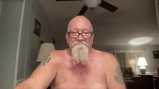 Snapshot of kcbace61760 chatting on 10-14-25, 12:44 kcbace61760 online show from 10-14-25, 12:44