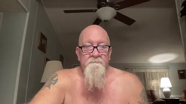 Snapshot of kcbace61760 chatting on 10-17-25, 01:09 kcbace61760 online show from 10-17-25, 01:09