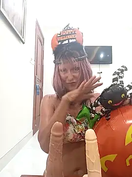 Snapshot of Eliza_Wendy chatting on 10-31-25, 09:50 Eliza Wendy online show from 10-31-25, 09:50