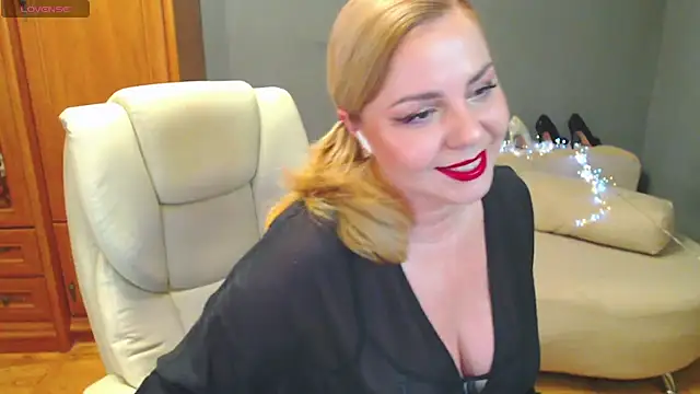 Snapshot of Cute_sun chatting on 09-25-25, 04:35 Cute sun online show from 09-25-25, 04:35