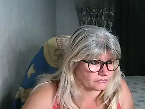Snapshot of Diana_49 chatting on 09-28-25, 07:37 Diana 49 online show from 09-28-25, 07:37