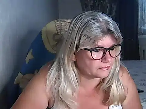 Snapshot of Diana_49 chatting on 09-27-25, 05:02 Diana 49 online show from 09-27-25, 05:02