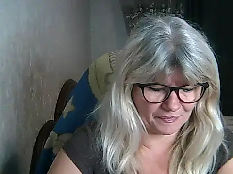Snapshot of Diana_49 chatting on 09-29-25, 08:32 Diana 49 online show from 09-29-25, 08:32