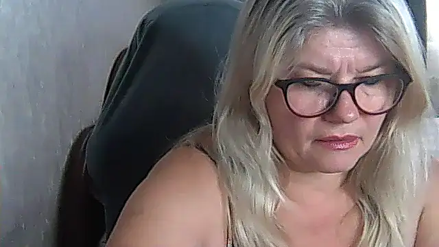 Snapshot of Diana_49 chatting on 09-15-25, 09:21 Diana 49 online show from 09-15-25, 09:21