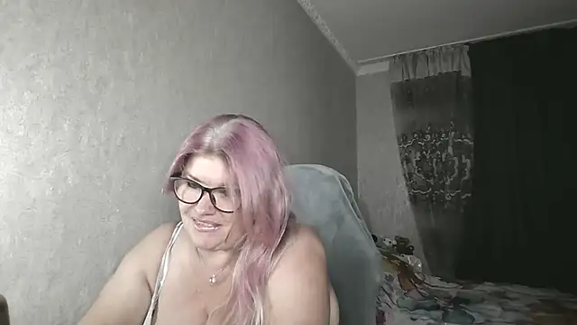 Snapshot of Diana_49 chatting on 07-13-26, 12:43 Diana 49 online show from 07-13-26, 12:43