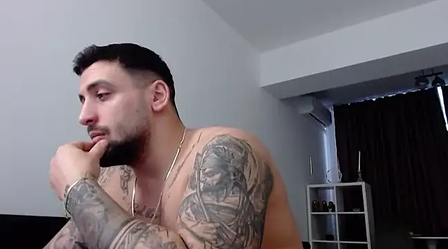 Snapshot of _DylanGreen chatting on 02-14-25, 08:42 DylanGreen online show from 02-14-25, 08:42