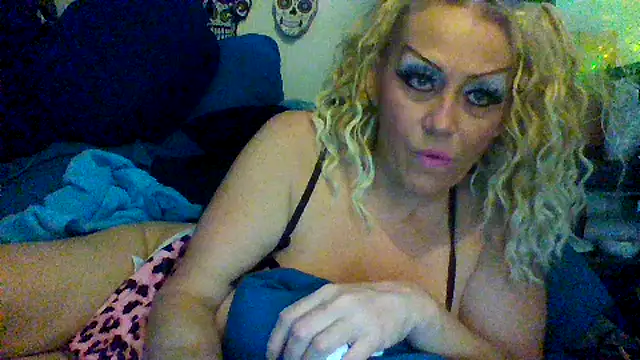 snazzyteezxh online show from 11-14-25, 03:05