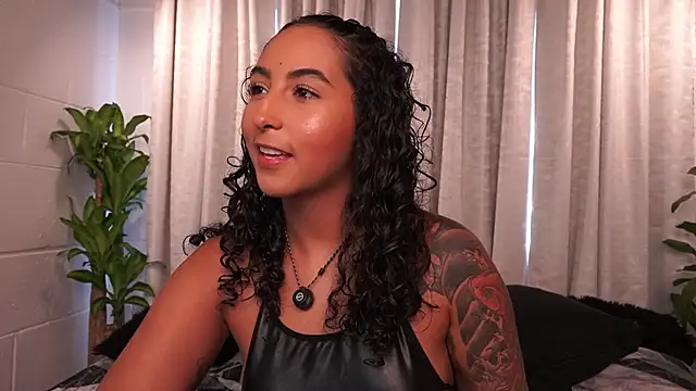 agatha collins  online show from 11-21-25, 07:24