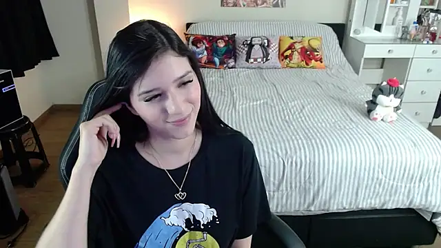 Snapshot of kittykat18x chatting on 02-16-26, 01:04 kittykat18x online show from 02-16-26, 01:04