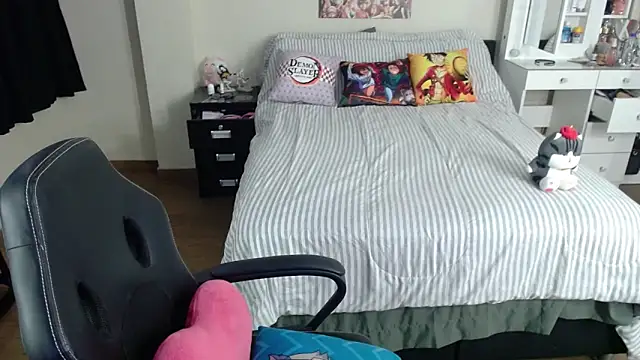 Snapshot of kittykat18x chatting on 11-11-25, 06:47 kittykat18x online show from 11-11-25, 06:47