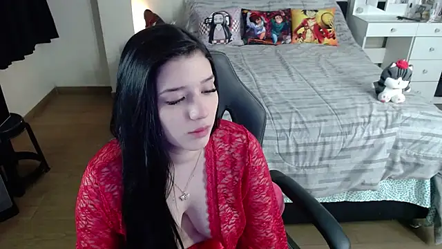 Snapshot of kittykat18x chatting on 10-24-25, 04:44 kittykat18x online show from 10-24-25, 04:44