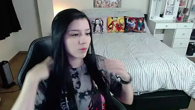 Snapshot of kittykat18x chatting on 09-12-25, 04:34 kittykat18x online show from 09-12-25, 04:34