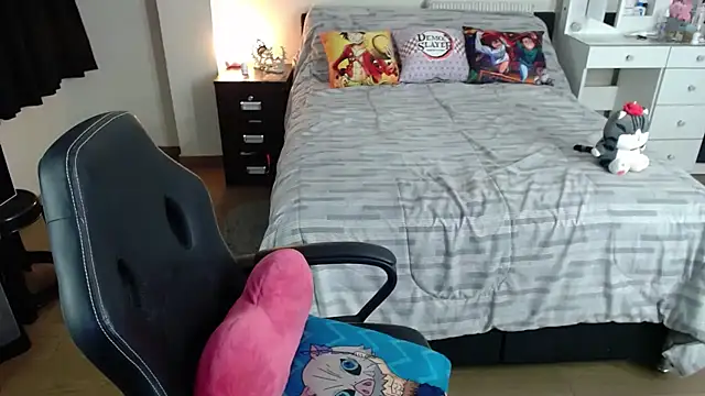 Snapshot of kittykat18x chatting on 10-26-25, 01:50 kittykat18x online show from 10-26-25, 01:50