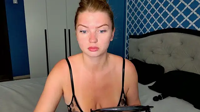 Busty Redhead online show from 06-11-26, 03:14